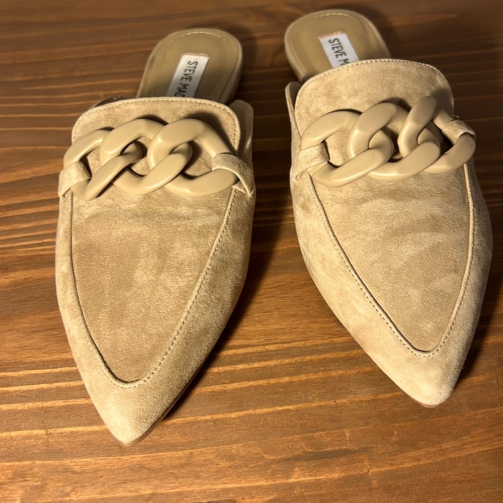 SOLDSteve Madden Tan Flats.Suede.Thick chain.Fit like 7.5.